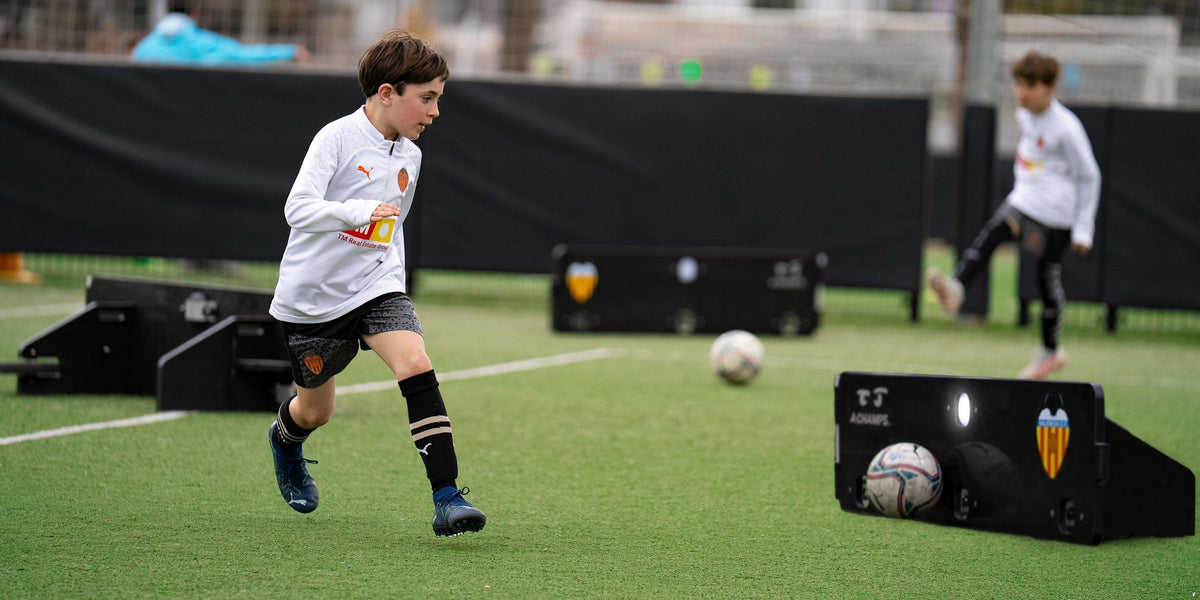 What is Scanning in Football? A Key Skill for Game Mastery – Goal Station